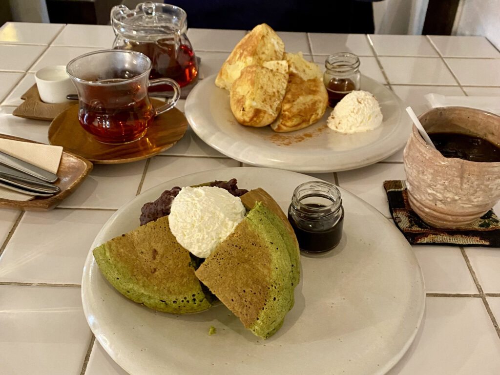 草加リノベーションカフェ　コンバーションのホットケーキ